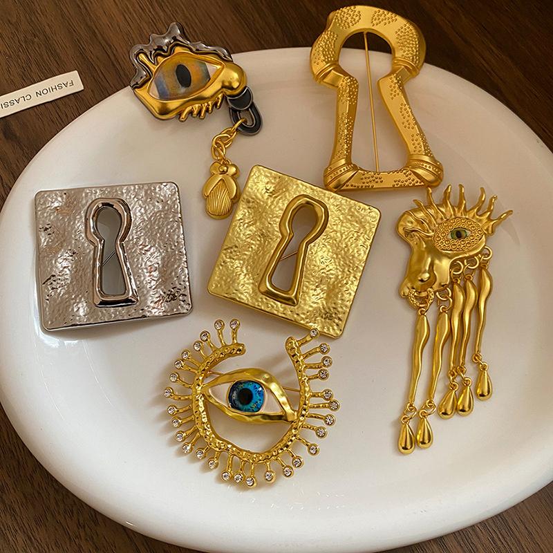 Винтажная брошь-значок «Злой г – обзор и цена Collectible Vintage Costume Jewelry